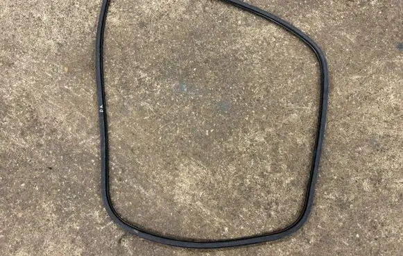 Porsche Macan (95B) Front door rubber seal 