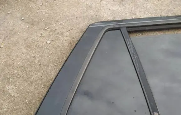 Rear vent window glass