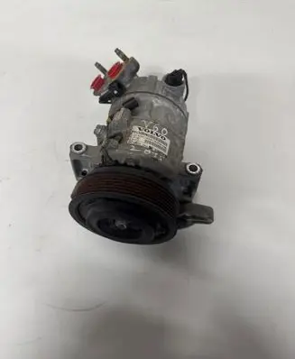 Volvo V40 Air conditioning (A/C) compressor (pump) P31348965 071095085B4