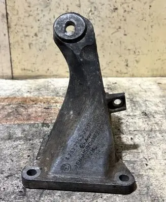 BMW 3 E46 Engine mounting bracket 6753296 22116753296 22116769142