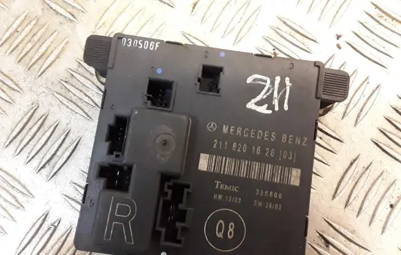 Mercedes-Benz E W211 Door control unit/module 2118201626 A2118201626
