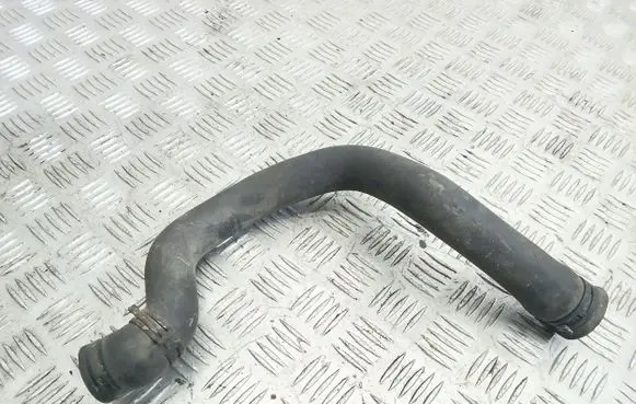 Volkswagen PASSAT B6 Engine coolant pipe/hose