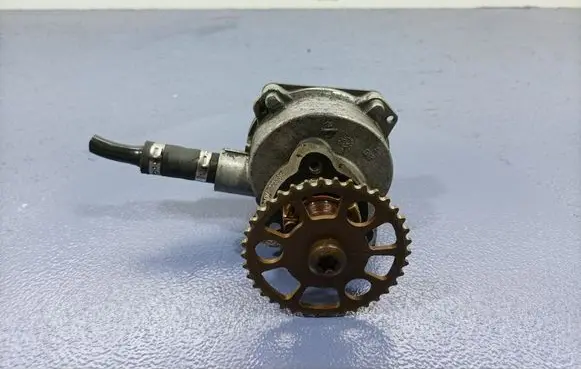 BMW 6 E63 E64 Vacuum pump 7516128