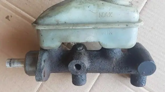 Volkswagen Golf I Master brake cylinder 171611307