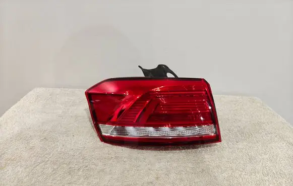 Volkswagen PASSAT B8 Rear/tail lights