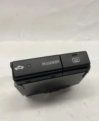 Toyota Avensis T250 Windscreen/window heater switch 8479005110
