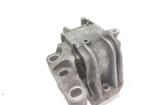 Volkswagen PASSAT B6 Engine mount bracket 1K0199262