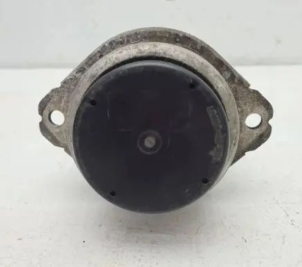 Audi Q7 4L Engine mount bracket