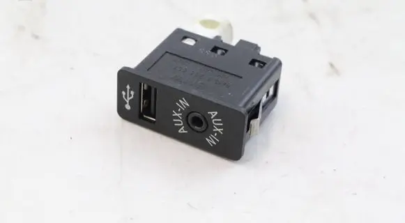 BMW X3 F25 USB socket connector 9266607 84109266607