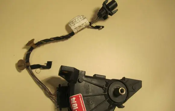 Volkswagen PASSAT B5.5 Accelerator throttle pedal 8D1721523A