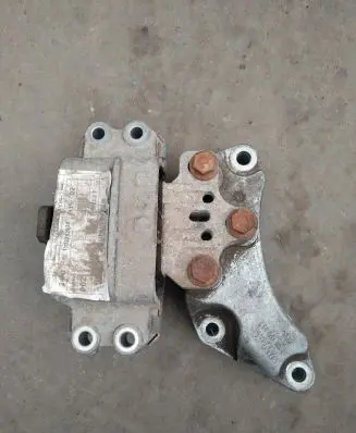 Seat Alhambra (Mk2) Engine mount bracket 5N0199262F