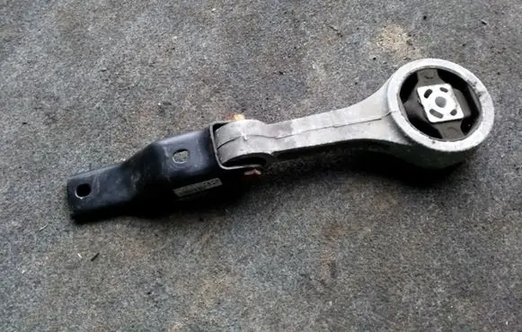 Skoda Fabia Mk1 (6Y) Engine mount bracket 6Q0199851AP