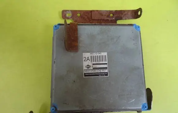 Nissan Primera Engine control unit/module MEC12-040 MEC12040