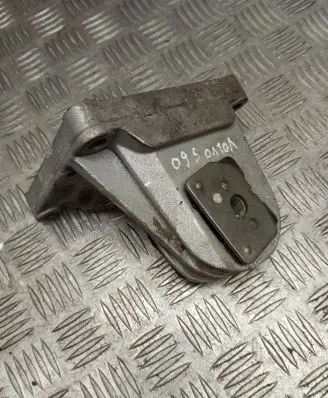 Volvo S60 Engine mount bracket 326C8226014