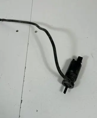 Tesla Model 3 Windscreen/windshield washer pump 111016400B