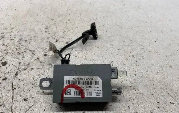 Volvo V70 Aerial antenna amplifier 7CP118C847SA P31295459 20130828