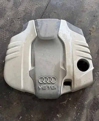 Audi Q7 4L Engine cover (trim)