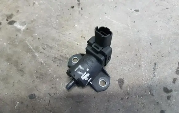 Ford Fiesta Vacuum valve 