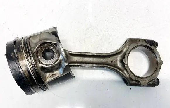 Toyota Corolla Verso AR10 Piston with connecting rod