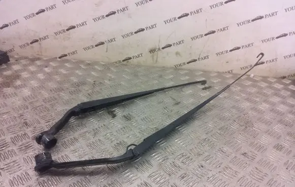 Mitsubishi Outlander Front wiper blade arm