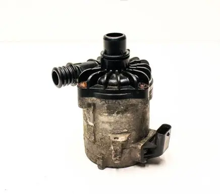 BMW 5 GT F07 Water pump 7566335