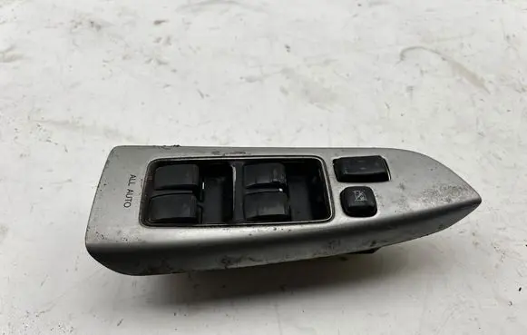 Toyota Land Cruiser (J120) Electric window control switch 8404060051