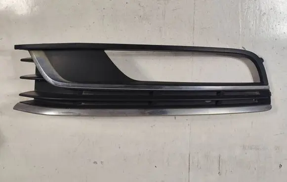 Volkswagen PASSAT B7 Front fog light trim/grill 3AA853665