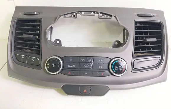 Radio/GPS head unit trim
