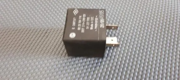 Renault Laguna II Fuel pump relay 6025104174