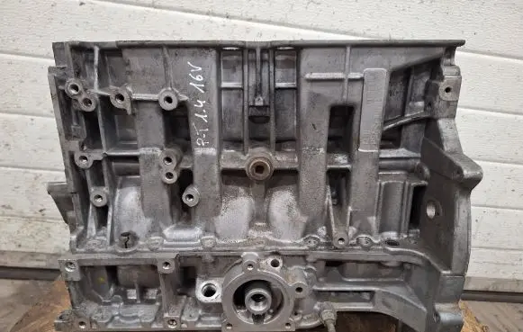 Peugeot 307 Engine block KFU10FE03