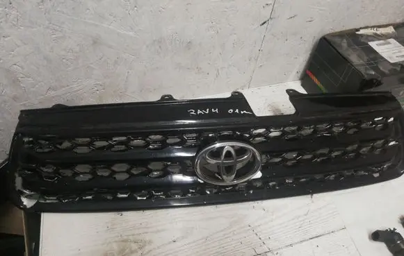 Toyota RAV 4 (XA10) Front bumper upper radiator grill