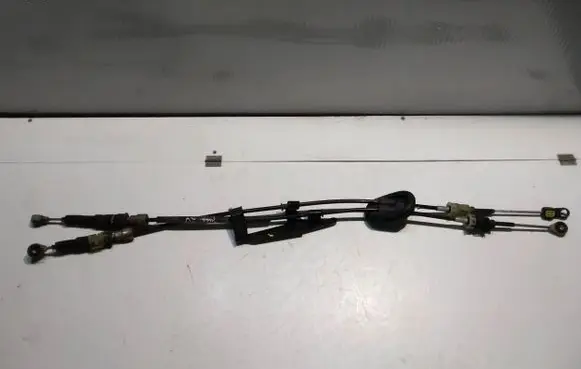 Nissan Juke I F15 Gear shift cable linkage 9614986