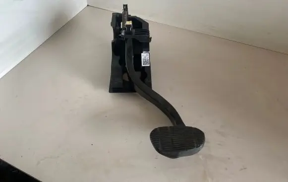 BMW X1 F48 F49 Brake pedal 6856596 81007132E 1929610