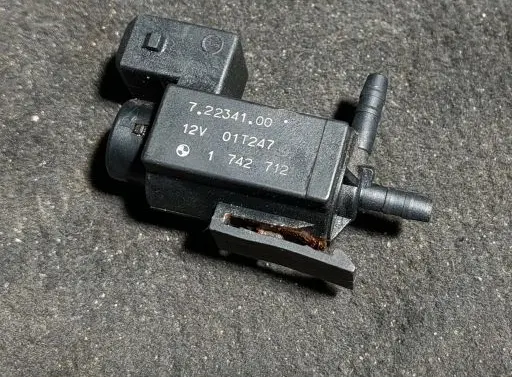 BMW X5 E53 Turbo solenoid valve 1742712 72234100 01124