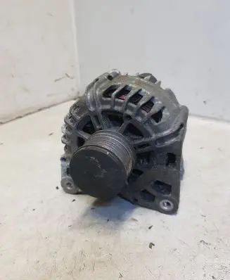 Renault Clio IV Generator/alternator 231001318R