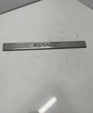 Renault Captur Front sill trim cover 8201468754