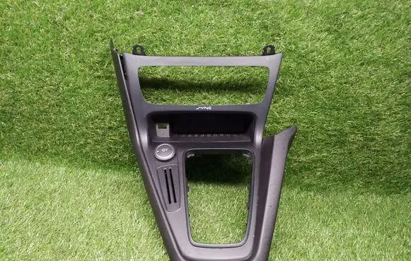 Ford Focus Radio/GPS head unit trim PF1EBA044K30