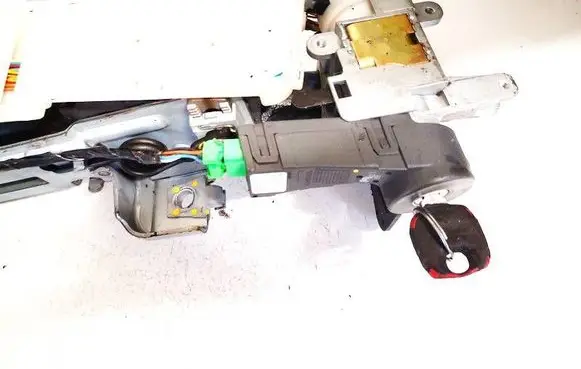Volvo V70 Ignition lock 8673073 510130020