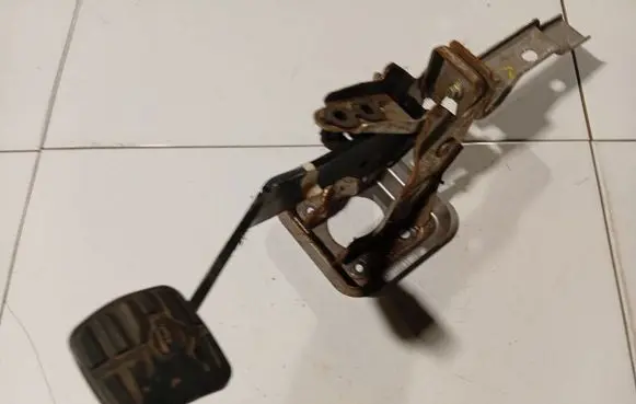Nissan Almera Tino Brake pedal 