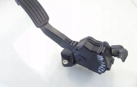 Subaru Impreza III Accelerator throttle pedal 36010AG140