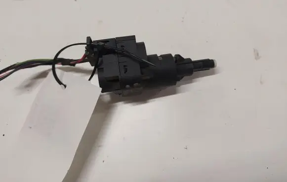 Volkswagen Touran I Brake pedal sensor switch