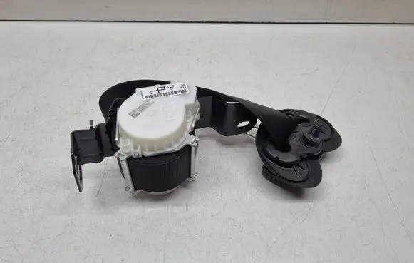 BMW 2 F46 Middle seatbelt (rear) 3414167