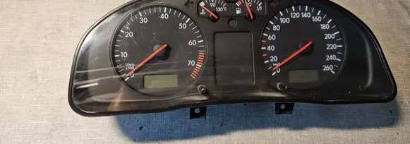 Volkswagen PASSAT B5 Speedometer (instrument cluster) 3B0919881F