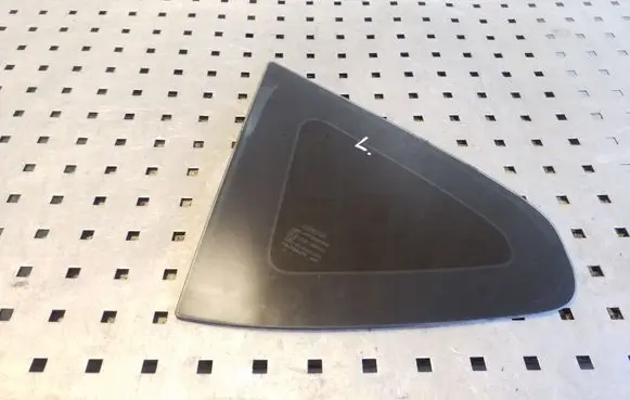 Nissan Qashqai Rear side window