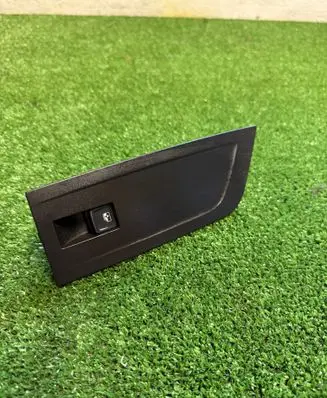 Skoda Octavia Mk4 Electric window control switch 5E3867172