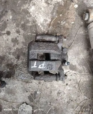 Nissan Qashqai+2 Rear brake caliper 