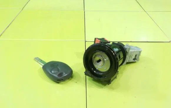 Dacia Logan II Ignition lock N0502060B01
