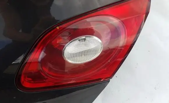 Tailgate rear/tail lights