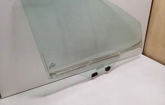 Nissan Navara D23 Front door window glass four-door 803005XA0A