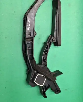 Mercedes-Benz C W203 Acceleration sensor A211301001